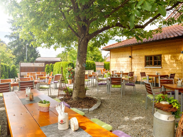 Biergarten mit Hütte Gasthaus Stern Bad Waldsee